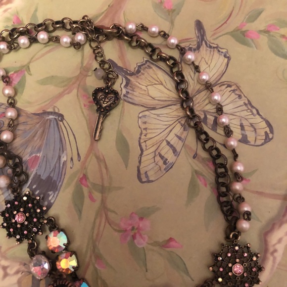 🎀 Betsey Johnson Box Necklace 🎀 - Picture 5 of 5